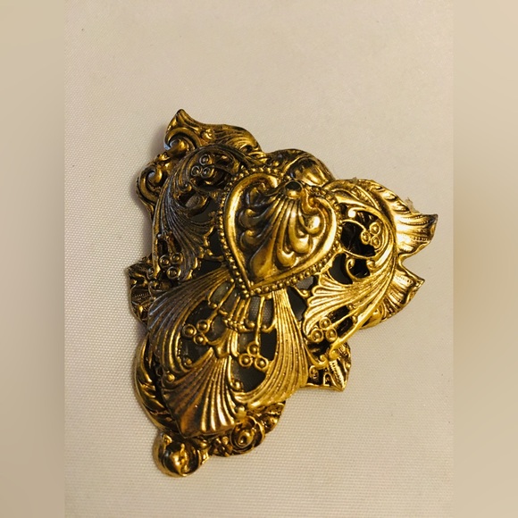 Gold Tone Ornate Vintage Victorian Brooch - Picture 6 of 7